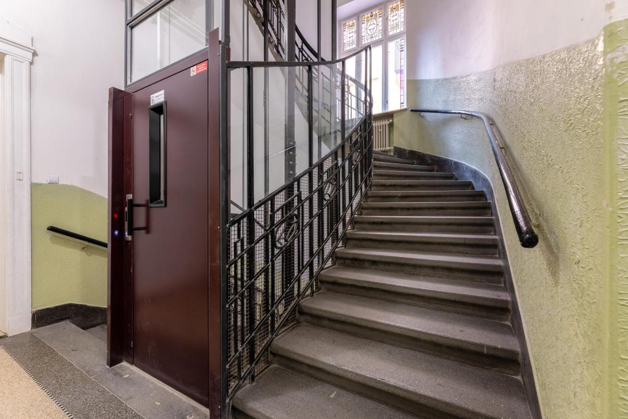 Charming 1 Bedroom Apartment In The City Center Of Prága Kültér fotó